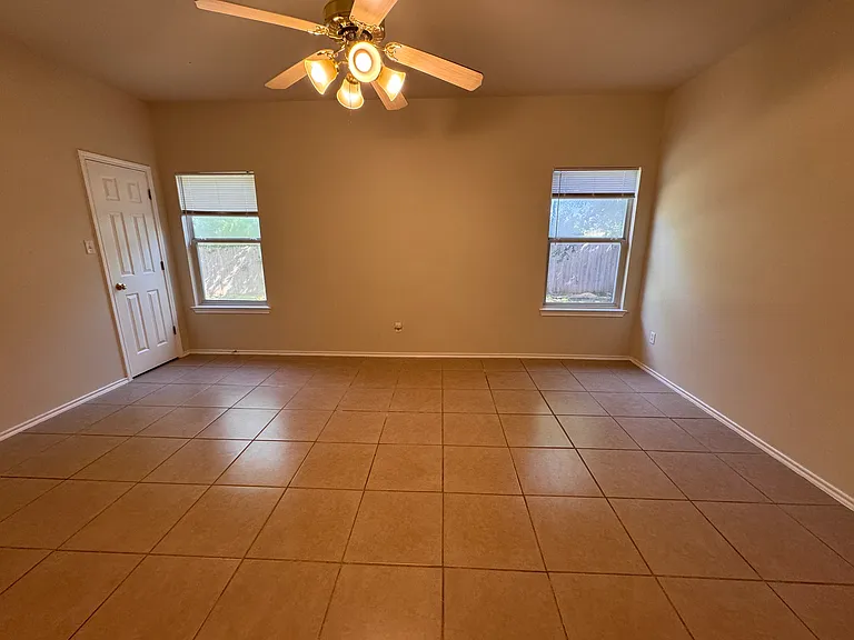 908 N Creek Blvd — Photo 8