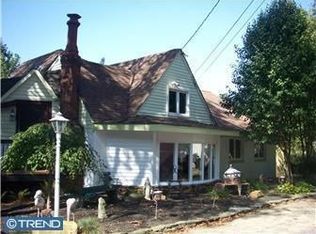 1045 Riverton Rd, Cinnaminson, NJ 08077