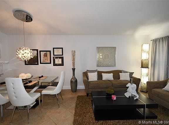 4th image of 2714 W 74th St #2714