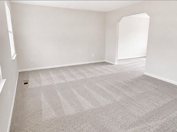4th image of 919 Greenwood Ct