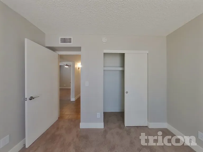 8806 W Pinchot Ave — Photo 11