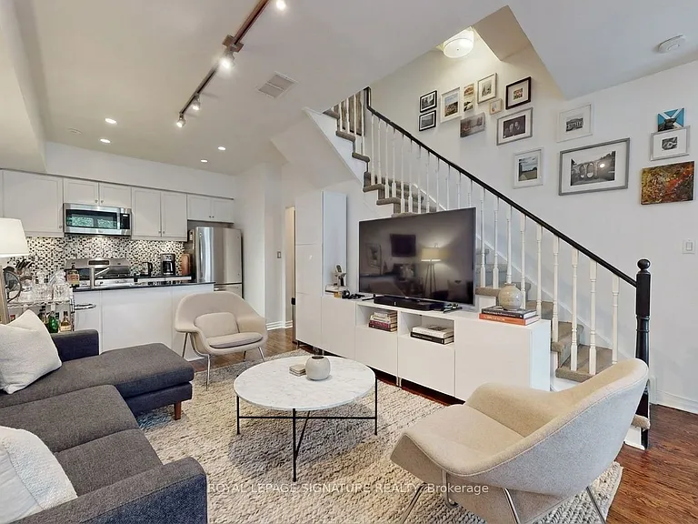 6 Wellesley Pl #42 — Photo 2