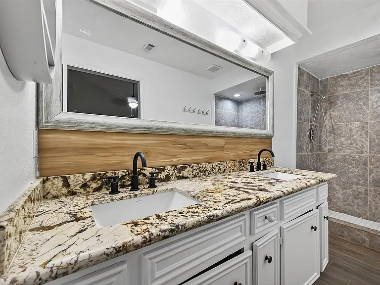 6102 Crakston St — Photo 25