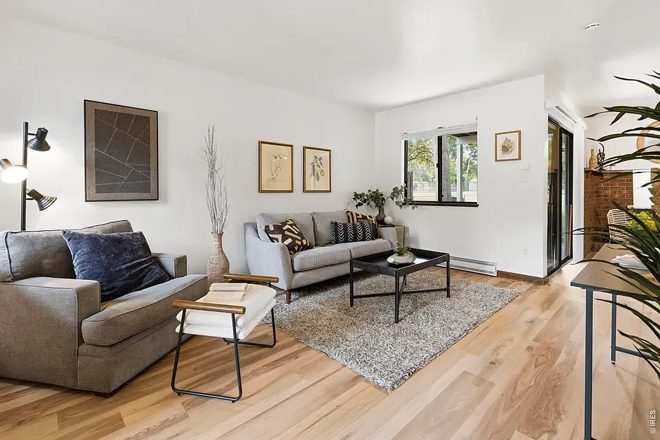 3 bed, 2.5 bath, 1300 sqft, $2,600 — Photo 2