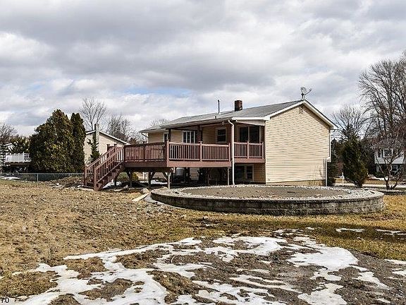 3rd image of 9 Gilbert Dr