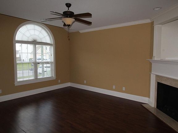 4th image of 1617 Brook Hollow Dr APT A