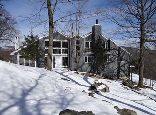 3 Skahen Dr, Tomkins Cove, NY 10986