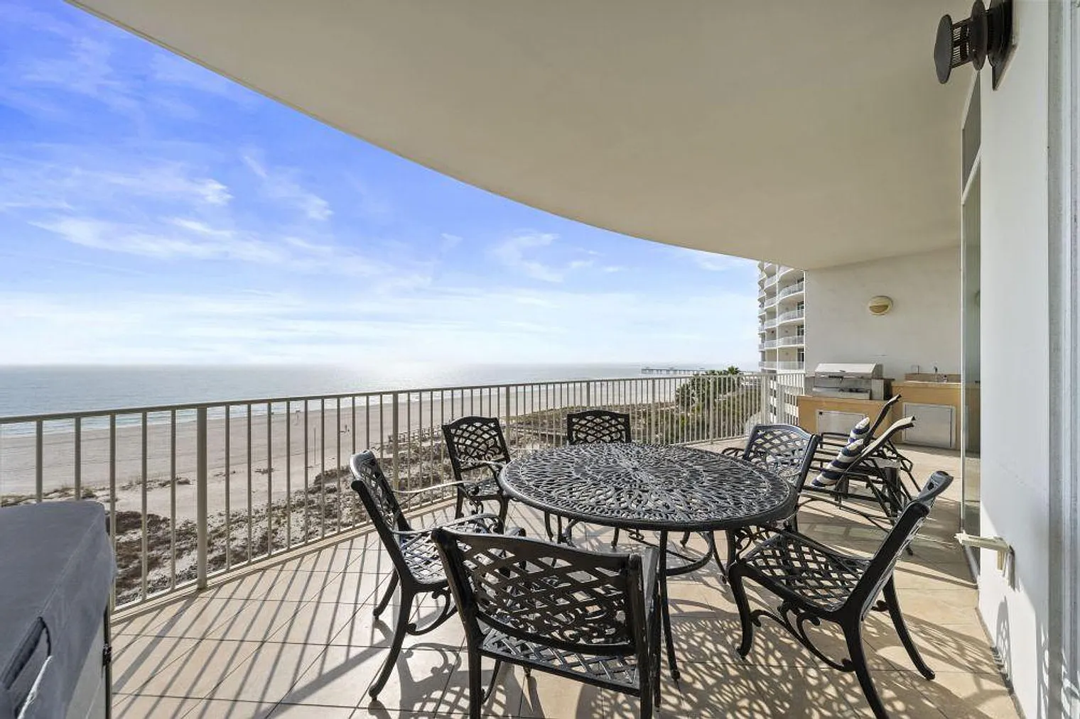3 bed, 4.0 bath, 2292 sqft, $8,523 — Photo 3