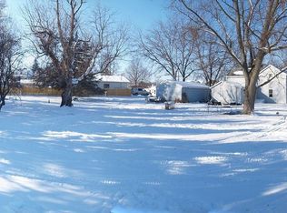 305 E Elm St, Forreston, IL 61030