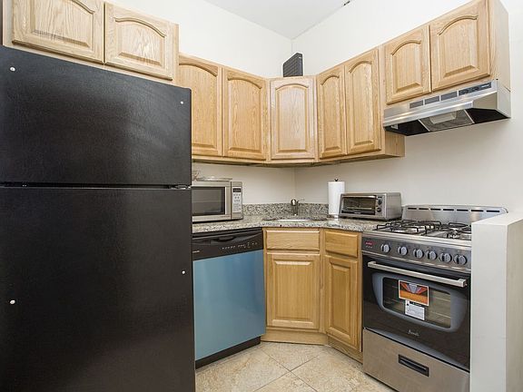 4th image of 64 E 129th St APT 4