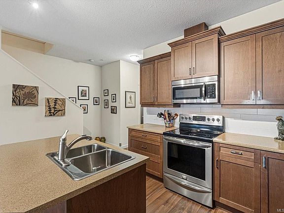 5th image of 1720 Dufferin Cres #157