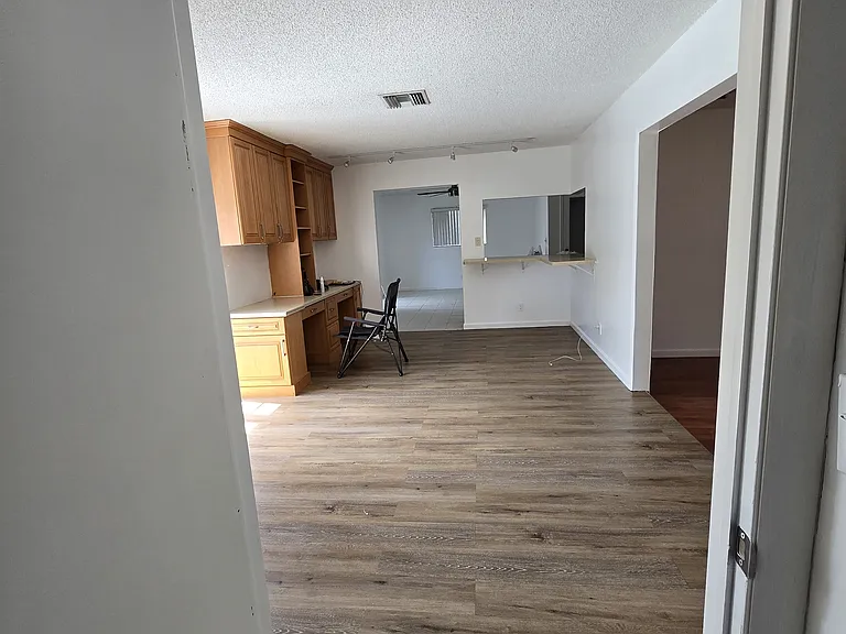 128 Swan Pkwy E — Photo 6
