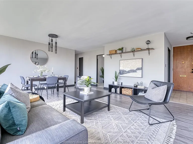 2144 Pelissier St #402 — Photo 3