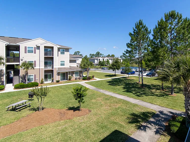 Brant Creek Apartment Homes — Photo 16