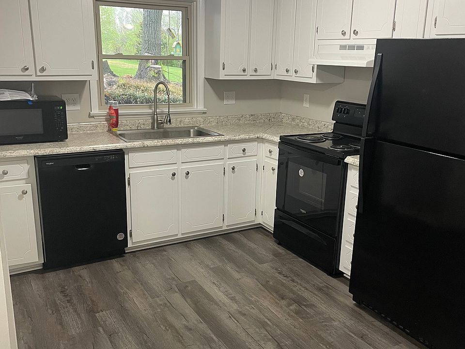 2nd image of 481 Maple Leaf Rd #3