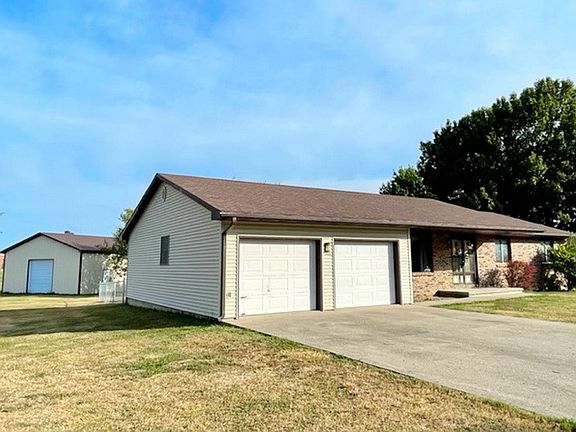 4th image of 103 E Hardin Dr