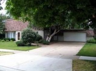 259 Carriage Hill Dr, Aurora, IL