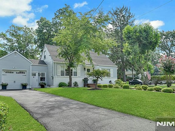 4th image of 10 Knickerbocker Road