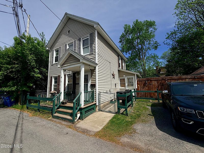 3rd image of 11 Court Street
