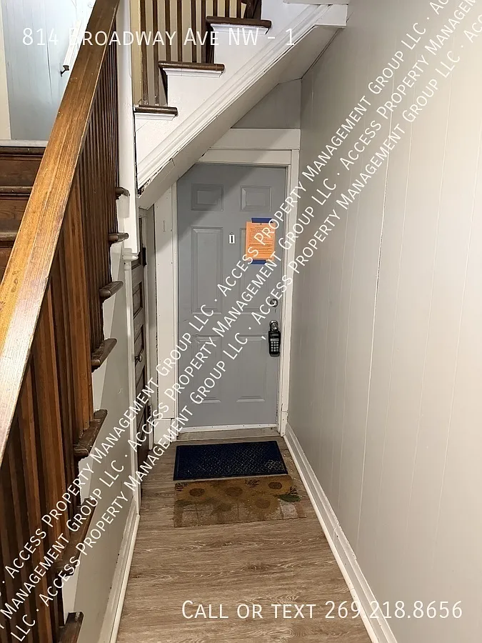 Building Photo - 814 Broadway Ave NW #1