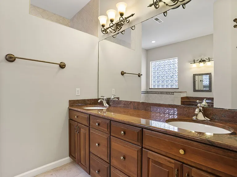 5554 Palm Lake Cir — Photo 36