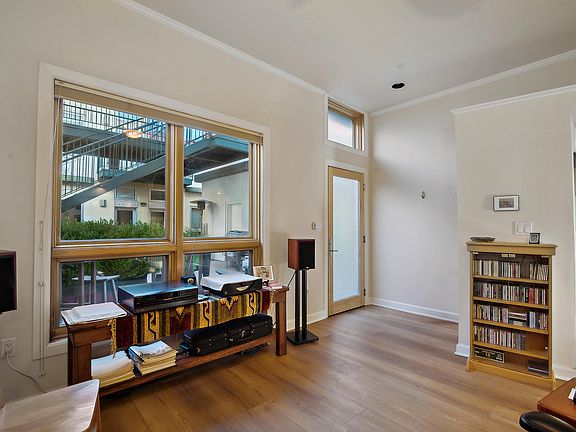 5th image of 110 Richmond Dr SE Unit 202