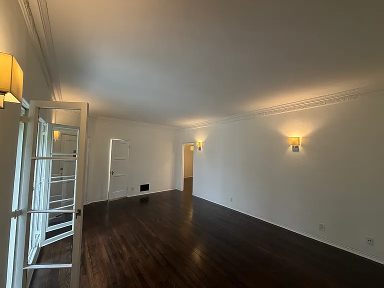 1049 S Orange Grove Ave #1 — Photo 7