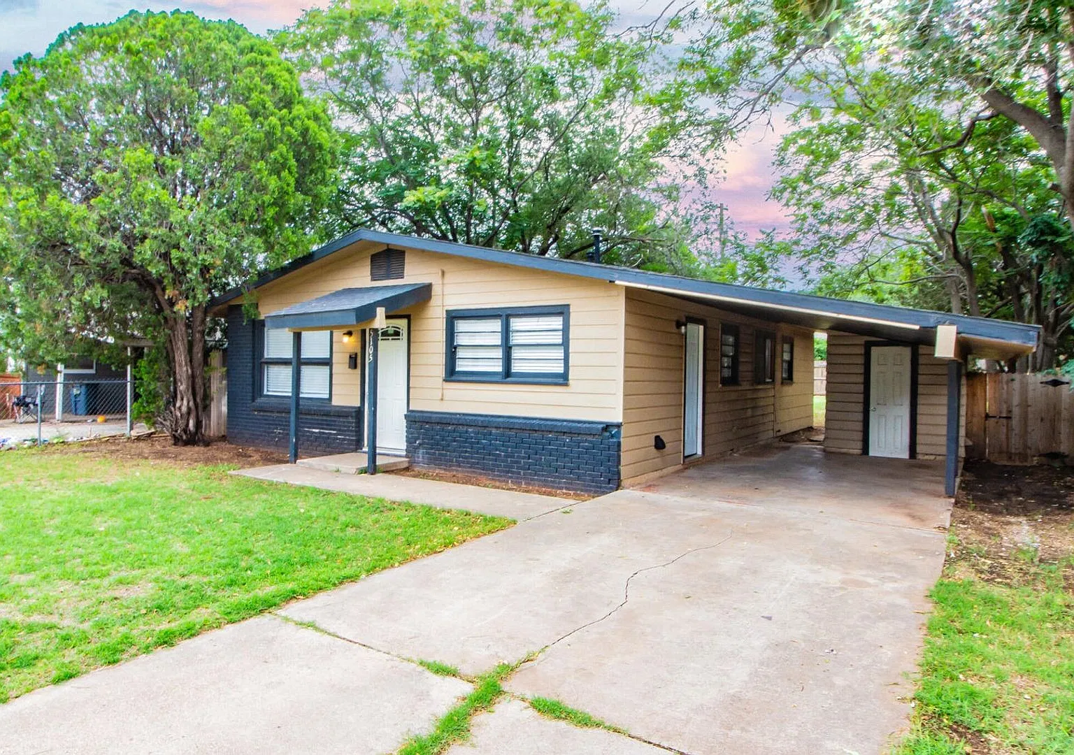 6 month lease 3/1 house — Photo 2