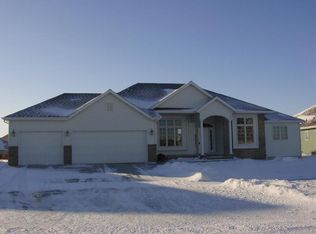 2549 Sand Hills Ave, Grand Forks, ND 58201