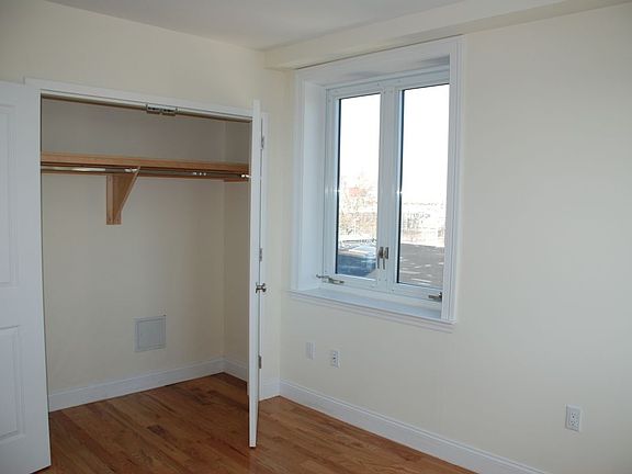5th image of 2012 31st St APT 2C