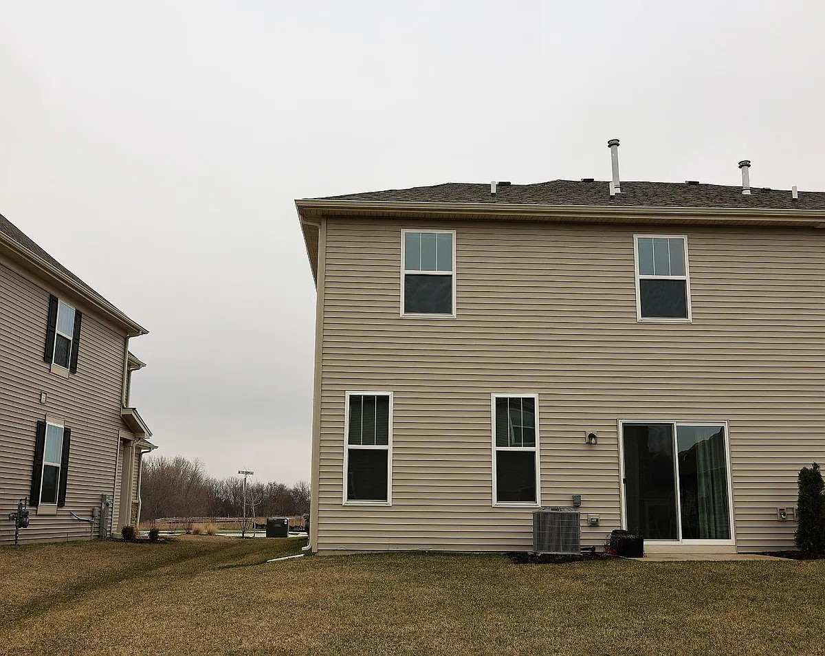 Building Photo - 1832 E 110th Ln