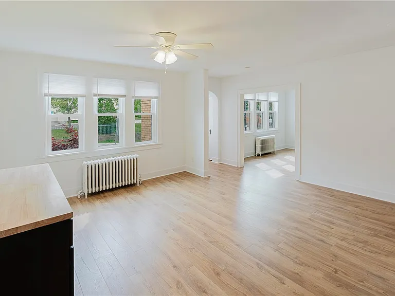 511 Woodbourne Ave — Photo 7