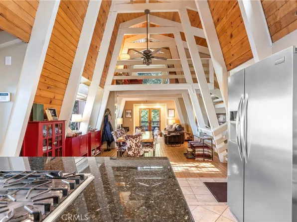 664 Circle Dr, Lake Arrowhead, CA 92352