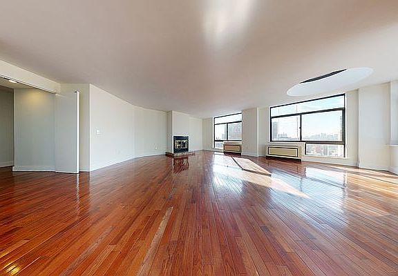3rd image of 303 E 43rd St Penthouse A