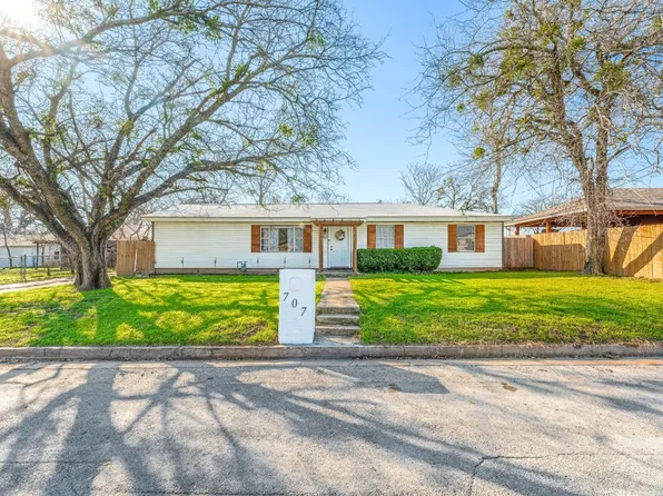 707 N Walnut St, Weatherford, TX 76086