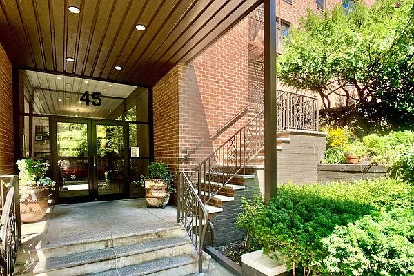 Sold by Douglas Elliman | media 15