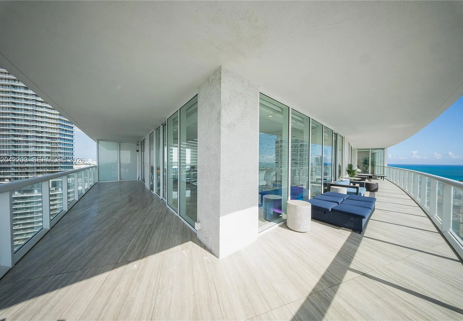 Icon Condo — Photo 3