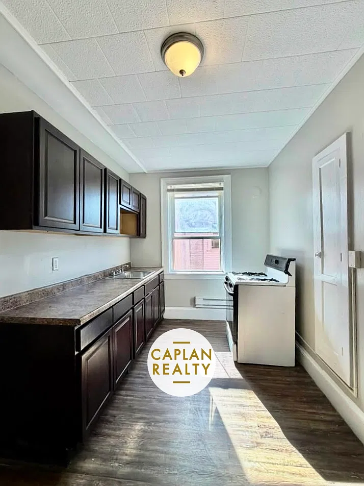 1 bed, 900 sqft, $1,600 — Photo 3