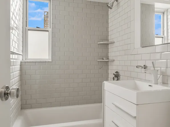 1175 York Avenue image 7 of 13