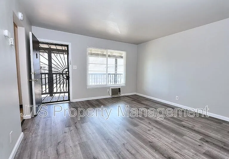 4439 V St #5 — Photo 15