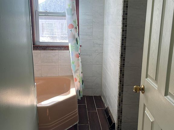 4th image of 1286 Clarence St