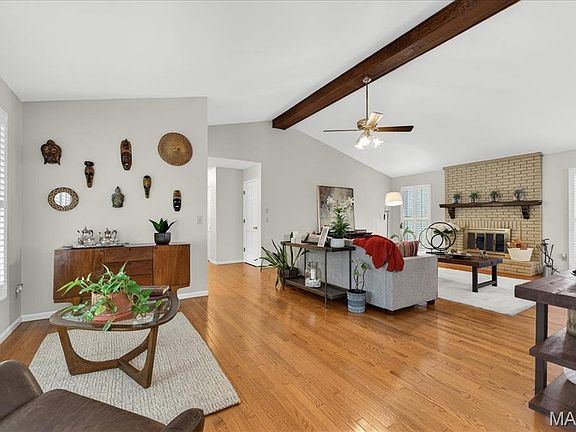3rd image of 1331 Parkview Valley Dr