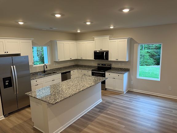 5th image of 403 Cascade Knoll Dr