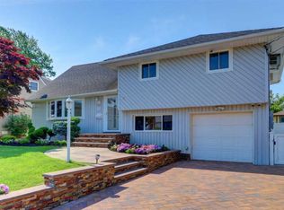 85 Irma Dr, Oceanside, NY 11572