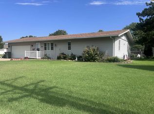 906 W 10th St, Pratt, KS 67124