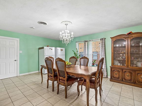 3rd image of 2122 S Vernon Ave