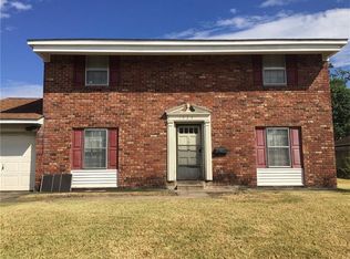 1924 Holiday Dr, New Orleans, LA 70114