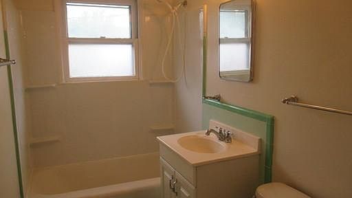 3rd image of 612 Holbrook Dr #612
