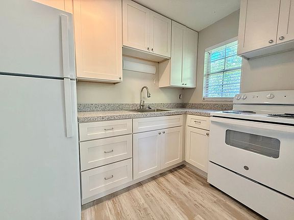 2nd image of 301 S 11th St #Abcfcdeb9