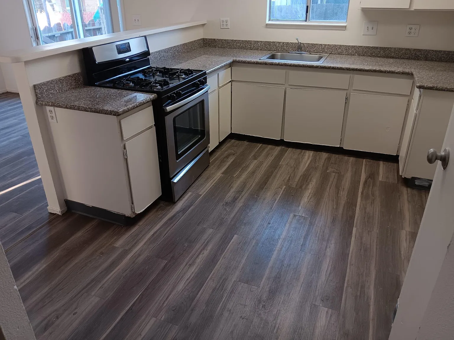 4 bed, 2150 sqft, $2,800 — Photo 4